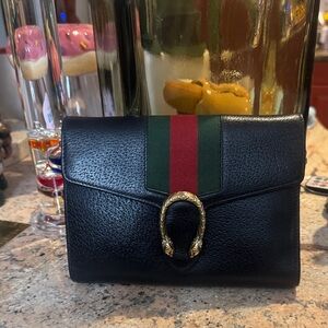Gucci Small Dionysus black leather bag.
100% authentic in excellent condition.